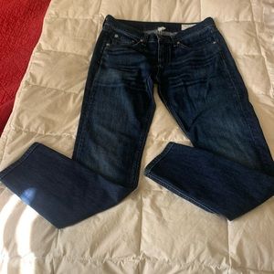Rag & Bone. High Rise Skinny. Dark blue distressed washed jeans. Size 25